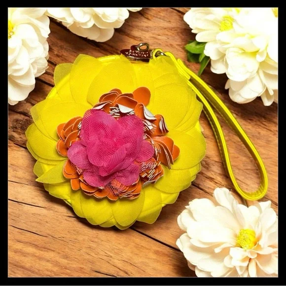Betsey Johnson Wristlet ~ Round ~ Yellow ~ 3D Flower Applique ~ Pink Orange - Picture 7 of 11